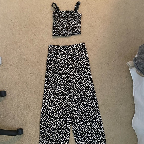 Floral Medium Two Piece Tank and Pants Set - Picture 1 of 4